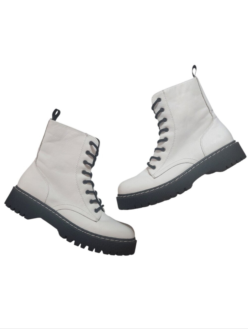 NEW Sincerely Jules Harley White Lace-Up Combat Boots with Black Lug Sole Size 9
